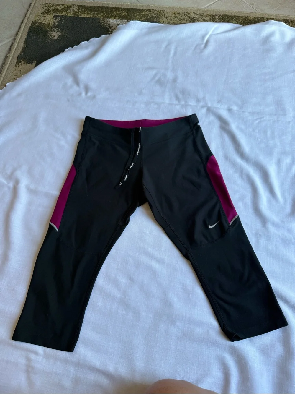 Nike Womens Black and Pink Athletic Capri Leggings